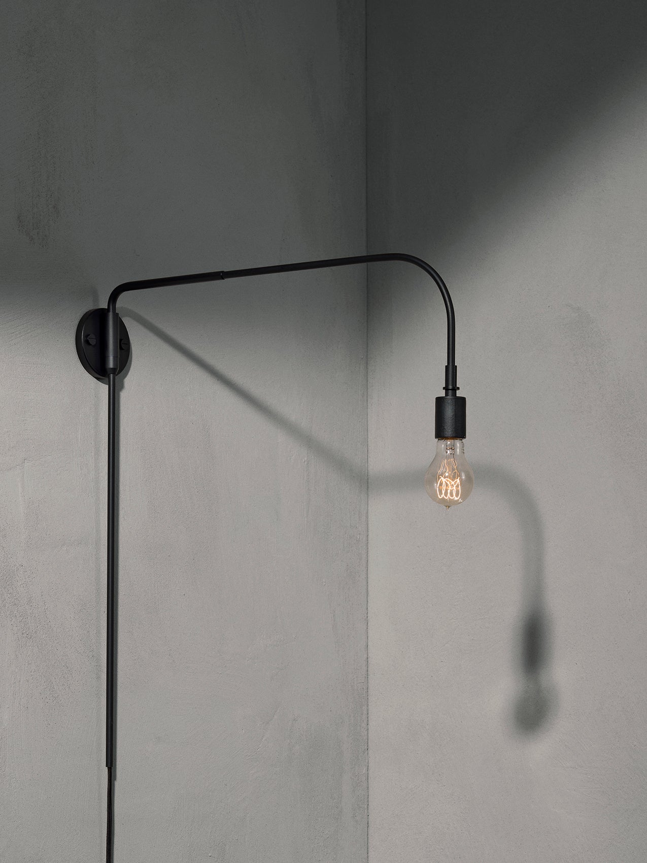 Warren Lamp, Black